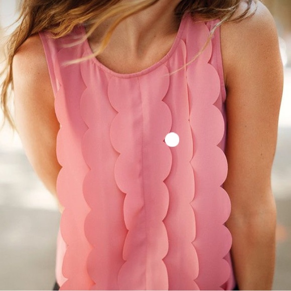 Banana Republic Scalloped Shell - Picture 6 of 6